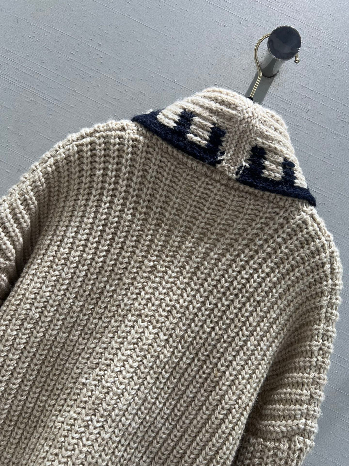Retro-style collared chunky knit crochet cardigan