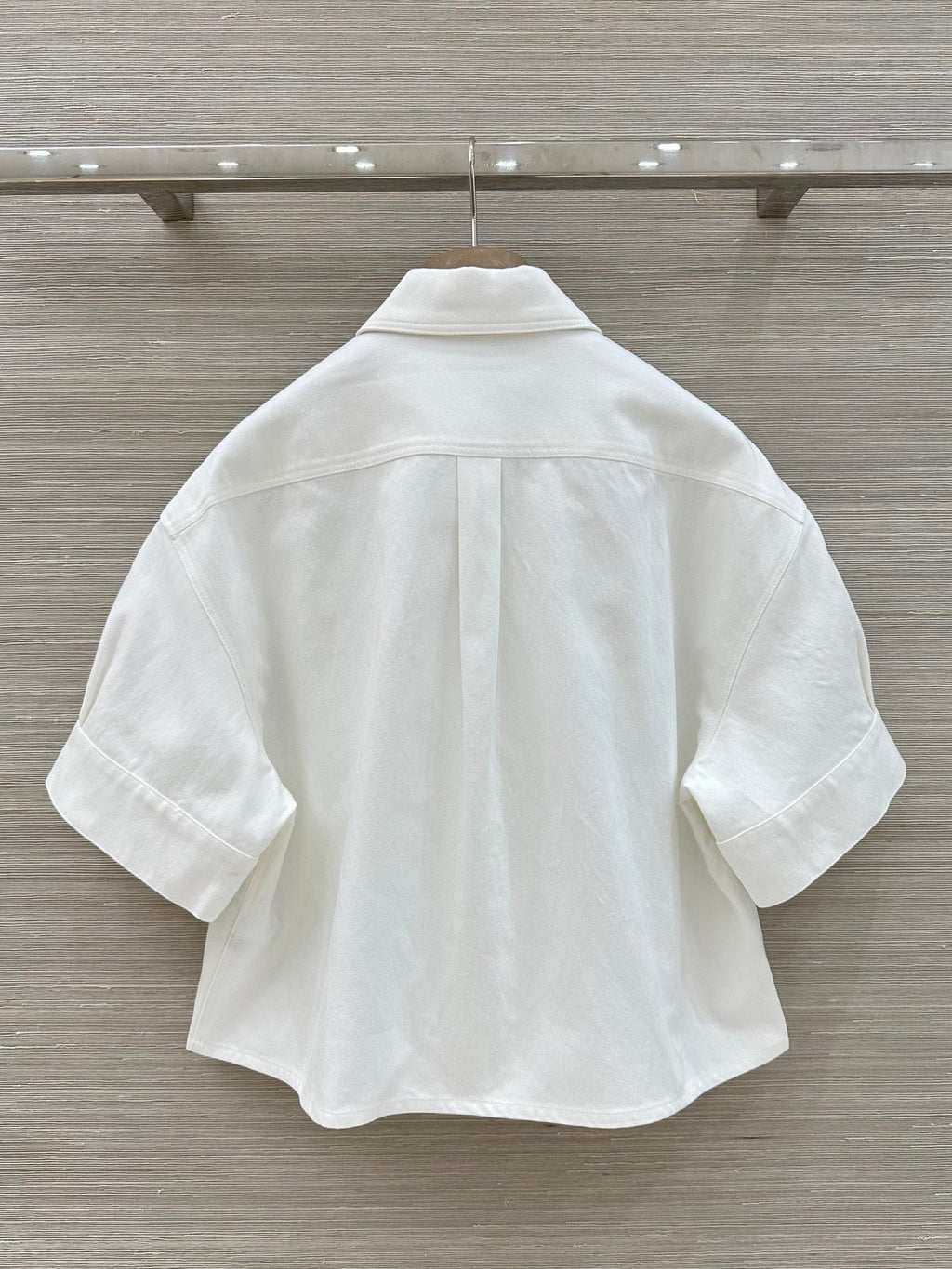Short-sleeved white shirt