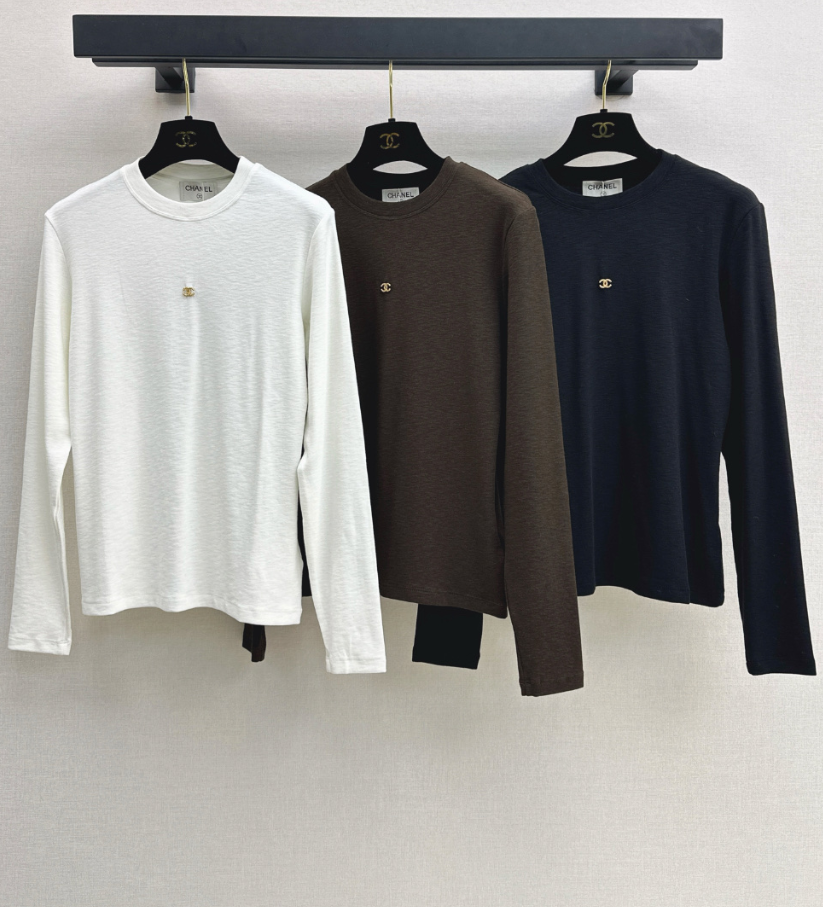 26Latest Autumn/Winter Base Layer with Hardware Accents