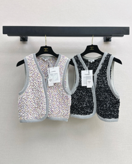 Chanel / 26 Early Autumn Latest Knit Vest
