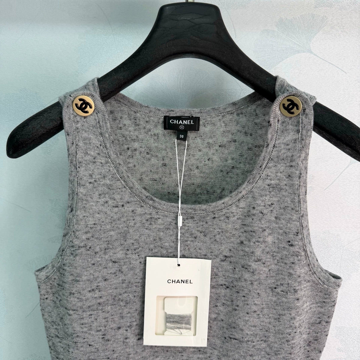 Chanel / 26 Early Autumn New Grey Knit Vest
