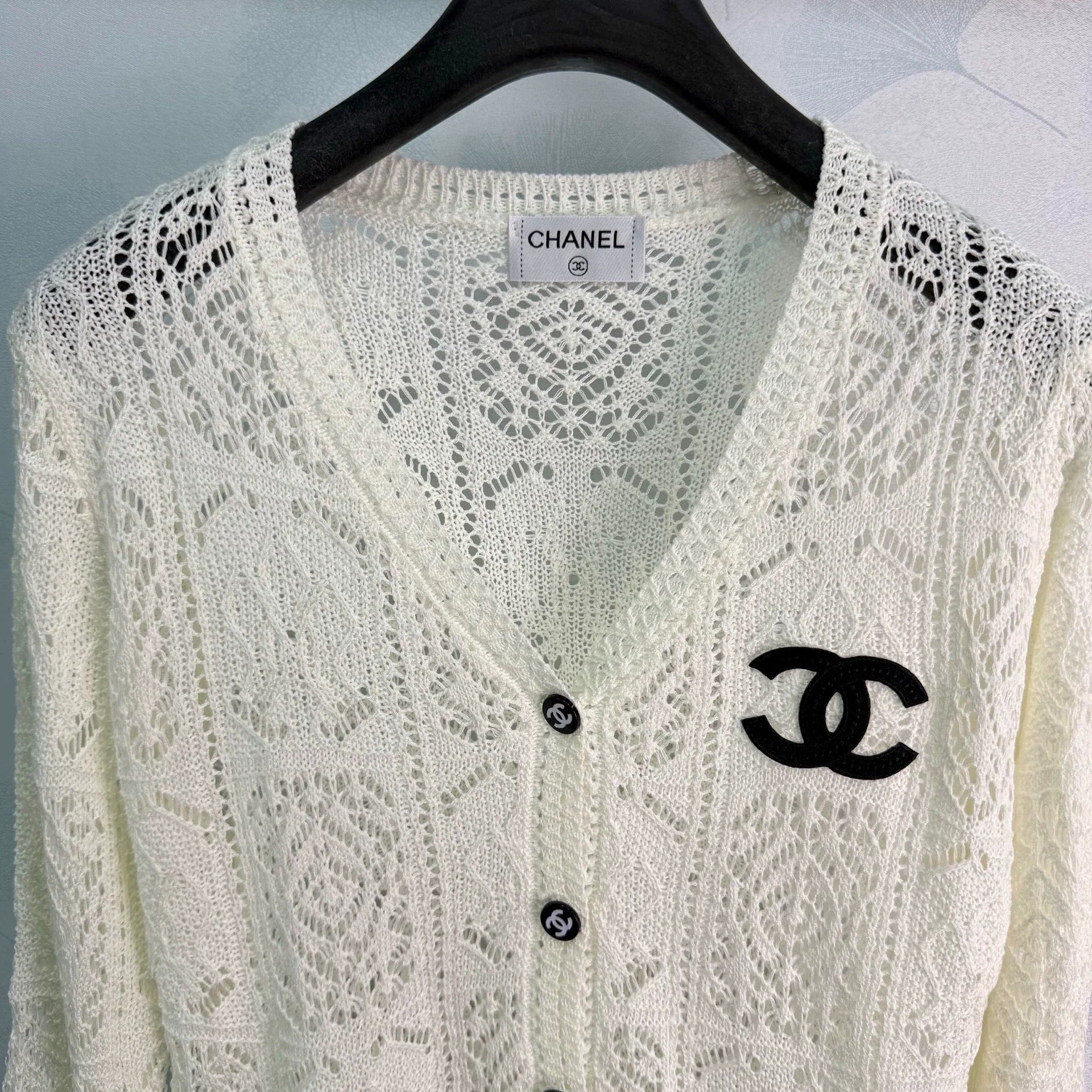 Chanel / 26 Early Autumn New V-neck Knitted Long Sleeve Cardigan