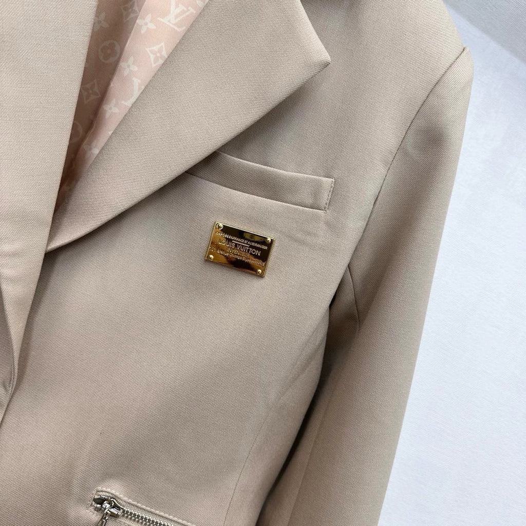 Louis Vuitton / 26 New Leather Buckle Pleated Blazer