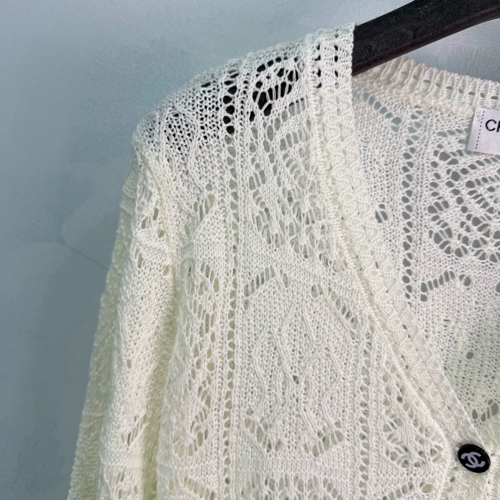 Chanel / 26 Early Autumn New V-neck Knitted Long Sleeve Cardigan