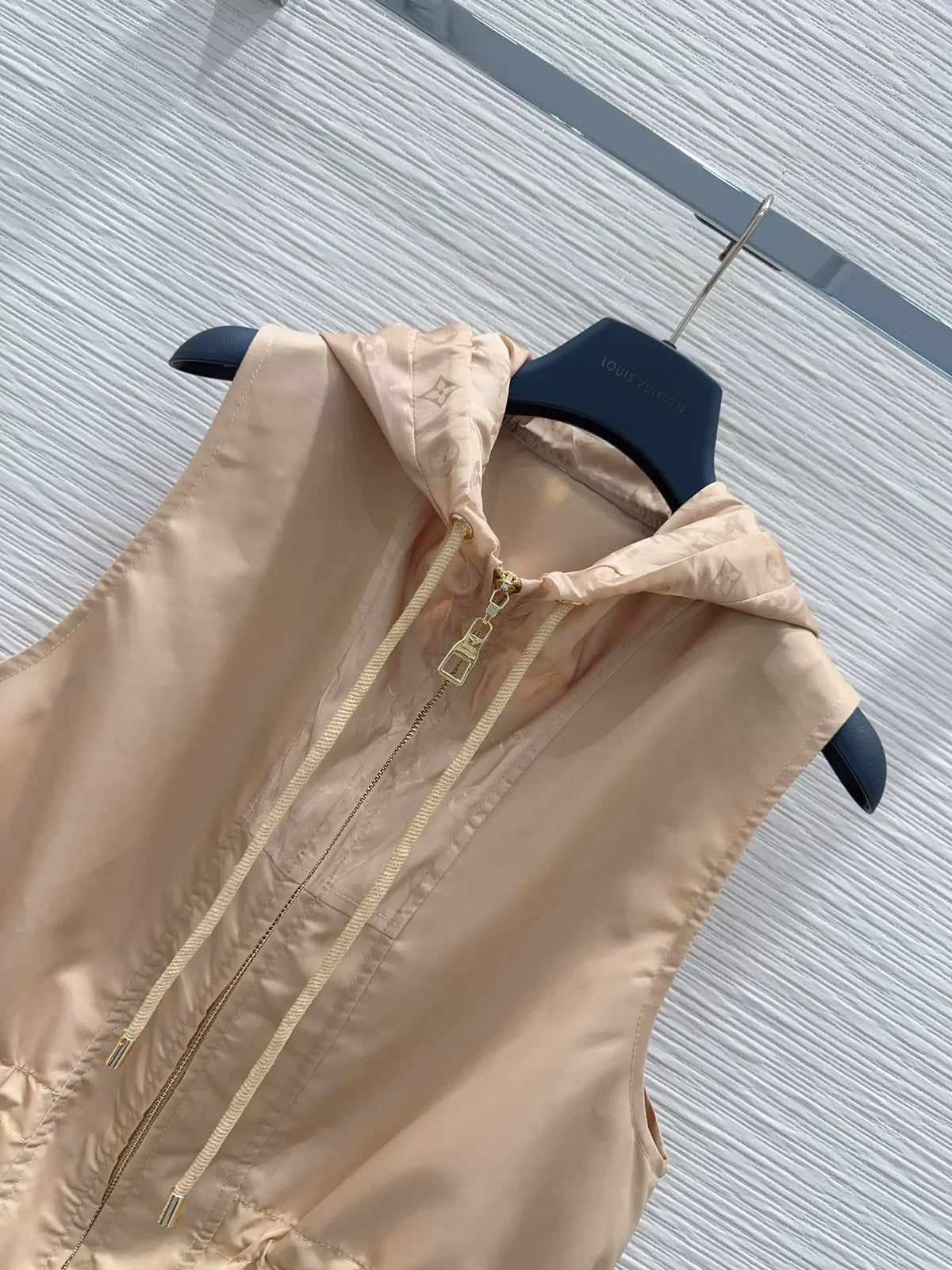 Louis Vuitton  /26 New Vest