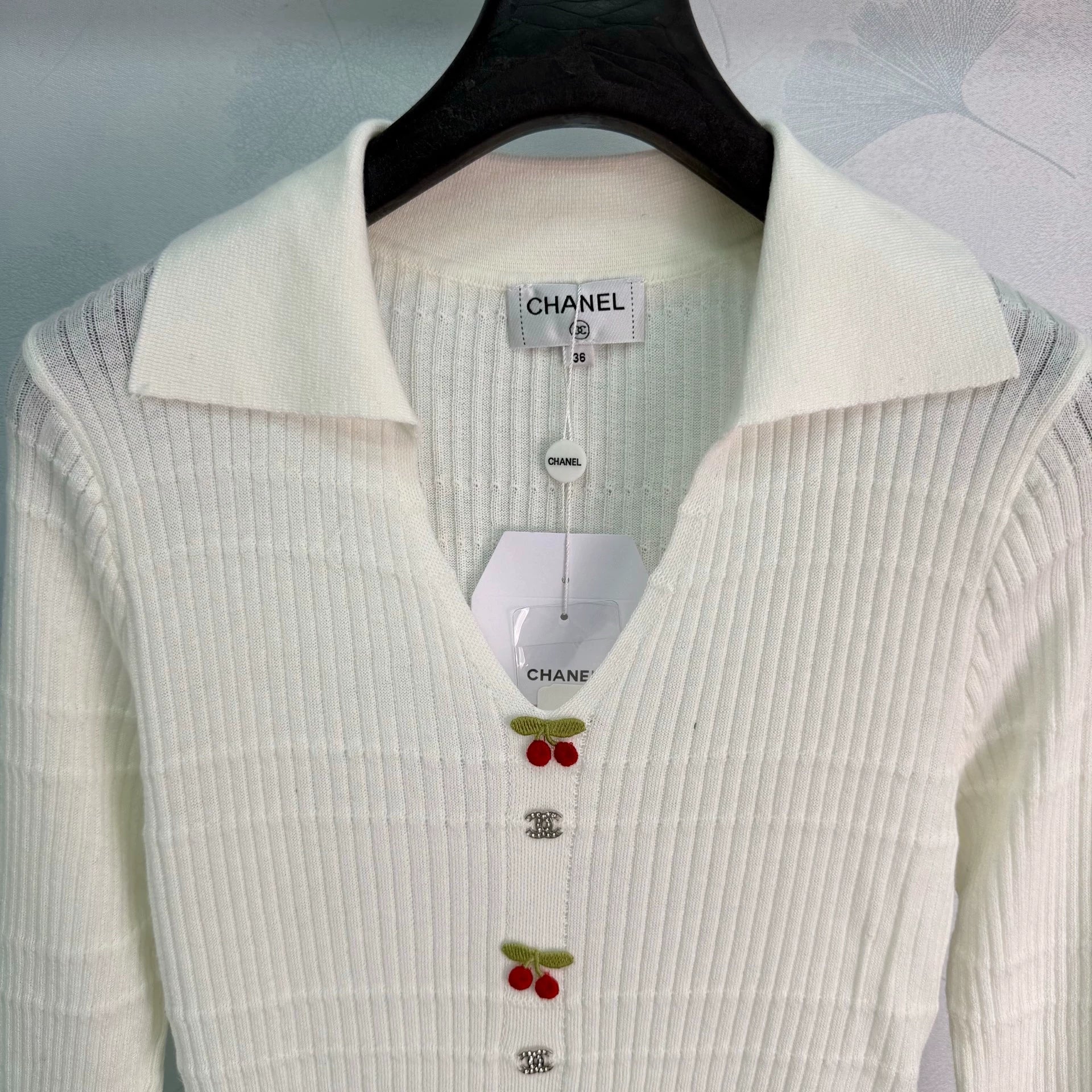 Chanel / 26 Early Autumn New Collared Long-Sleeve Knit Cardigan