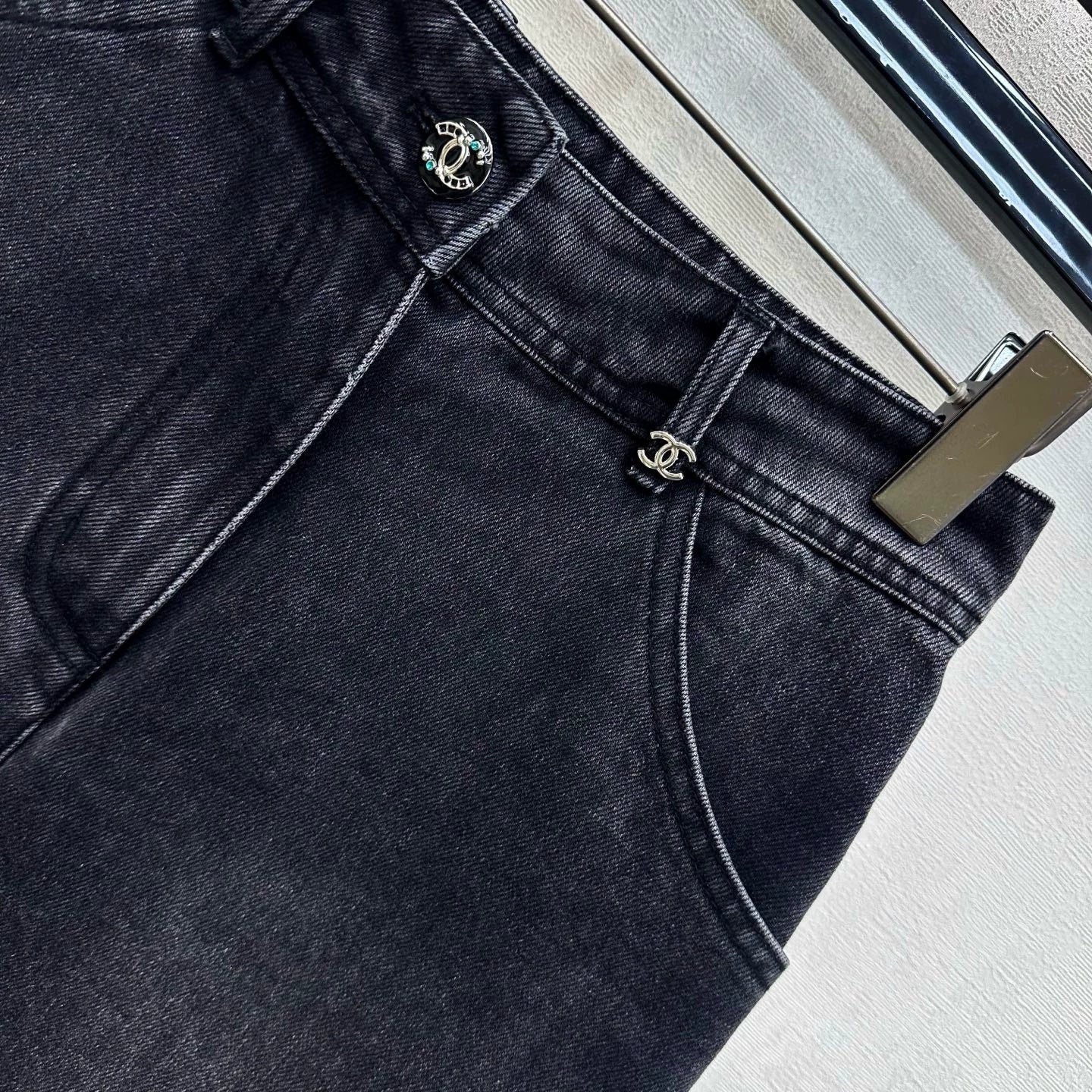 Chanel/26 New Straight-Leg Denim Mid-Length Pants