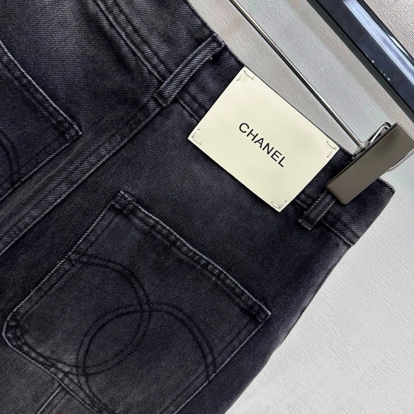 Chanel/26 New Straight-Leg Denim Jeans