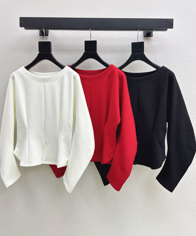 26 Fall/Winter Latest Batwing Sleeve Structured Waist Minimalist Long Sleeve Top