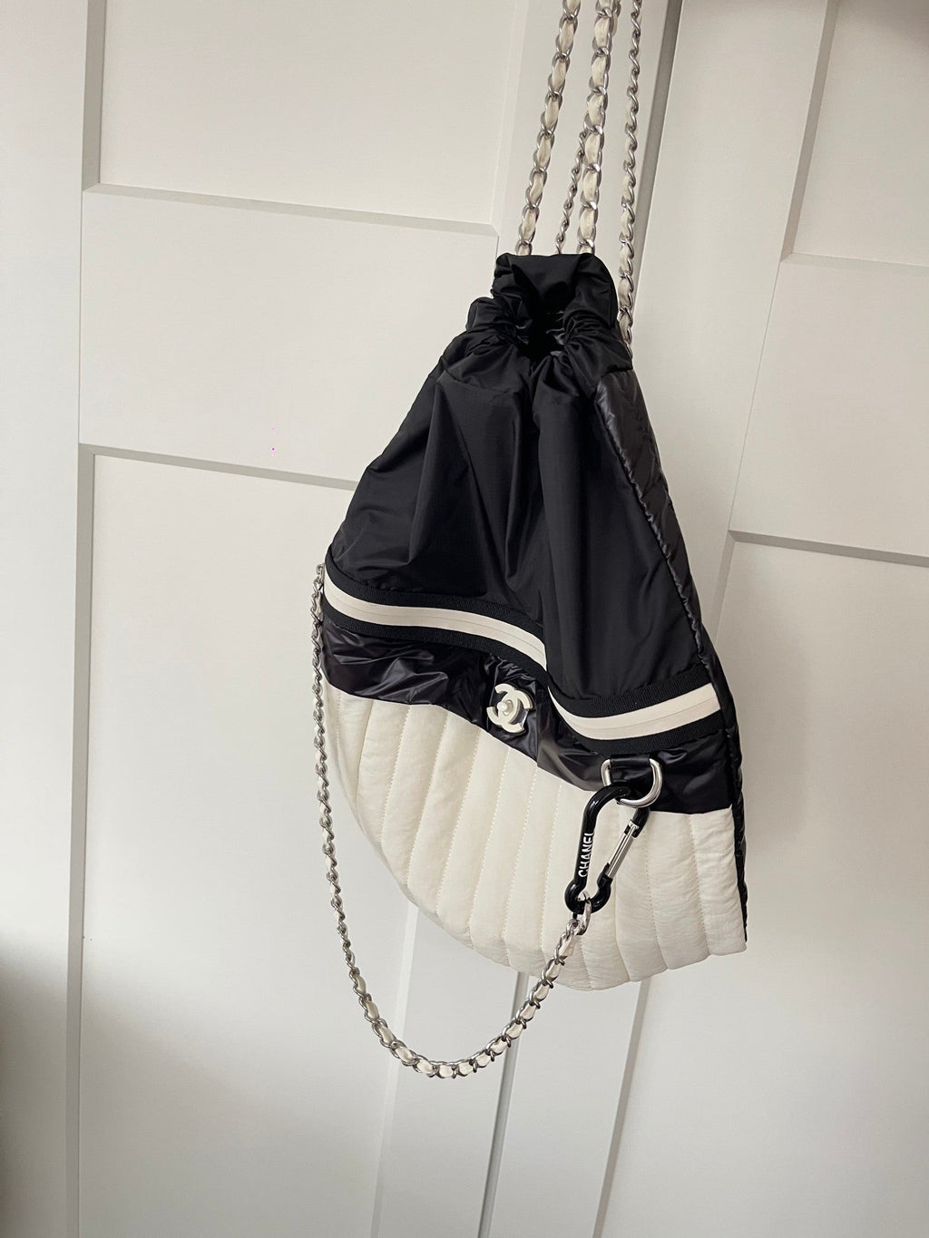 CHANEL 26S DRAWSTRING BACKPACK 44 IN BLACK AND WHITE NYLON GOLD HARDWARE