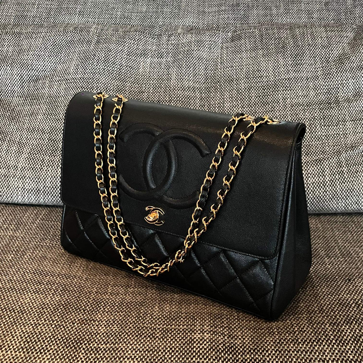 CHANEL 26S LARGE CC LOGO FLAP SHOULDER BAG 33 IN BLACK CAVIAR CALFSKIN GOLD HARDWARE
