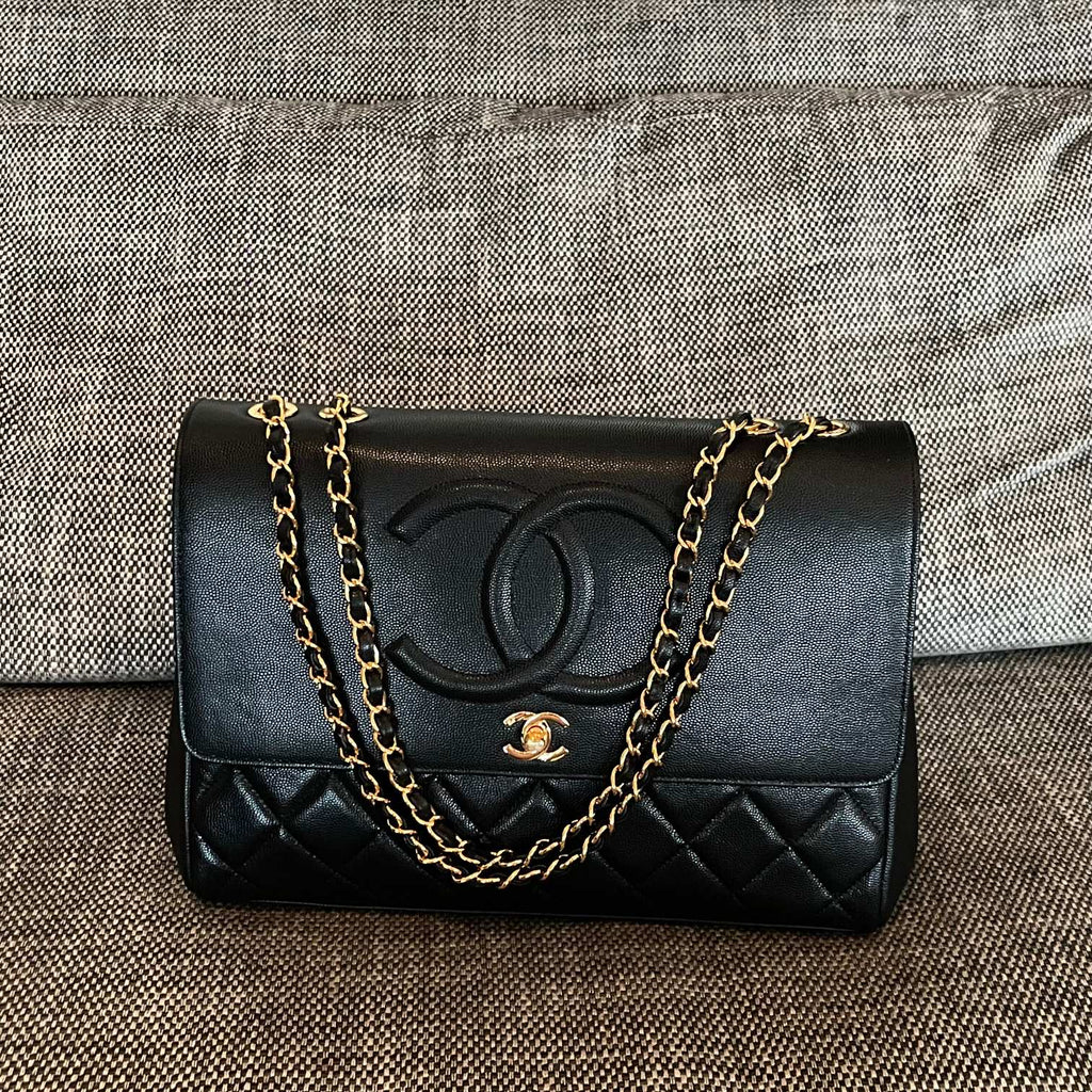 CHANEL 26S LARGE CC LOGO FLAP SHOULDER BAG 33 IN BLACK CAVIAR CALFSKIN GOLD HARDWARE