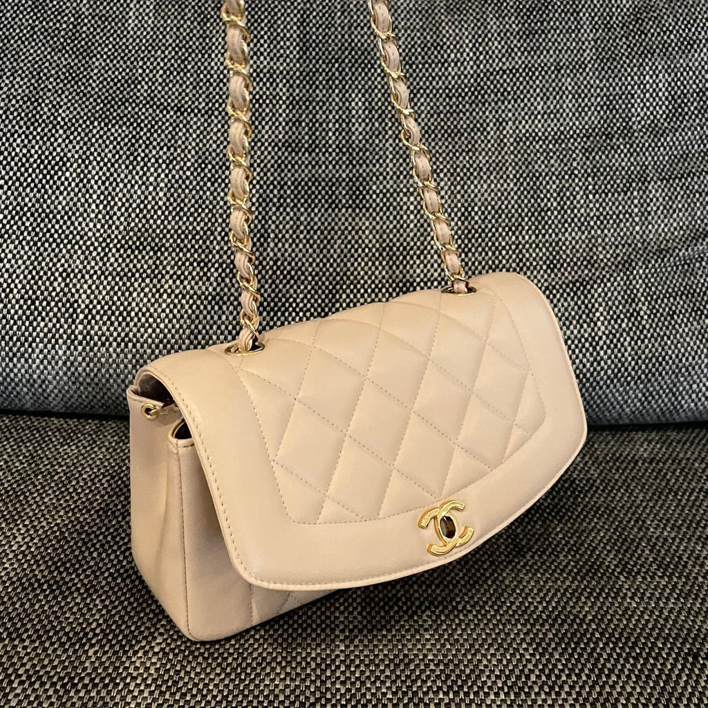 CHANEL 26S FLAP SHOULDER BAG 22 IN BEIGE QUILTED LAMBSKIN GOLD HARDWARE