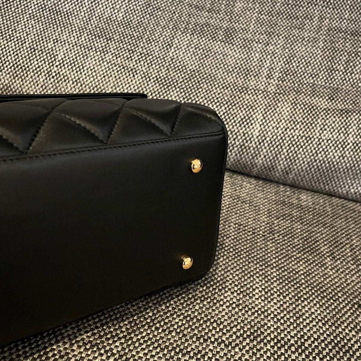 CHANEL 26S LARGE CC LOGO FLAP SHOULDER BAG 33 IN BLACK LAMBSKIN GOLD HARDWARE