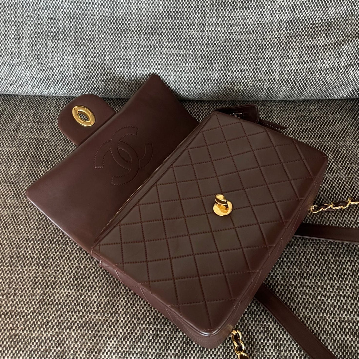 CHANEL 26S QUILTED FLAP BACKPACK 28 IN BURGUNDY RED LAMBSKIN GOLD HARDWARE