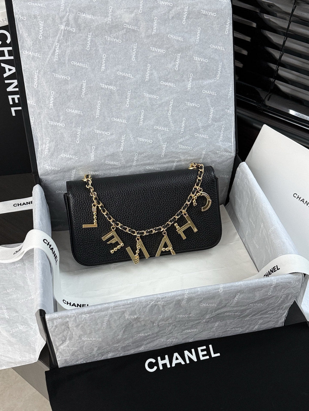 CHANEL 26S WALLET ON CHAIN 22 IN BLACK GRAINED CALFSKIN GOLD HARDWARE
