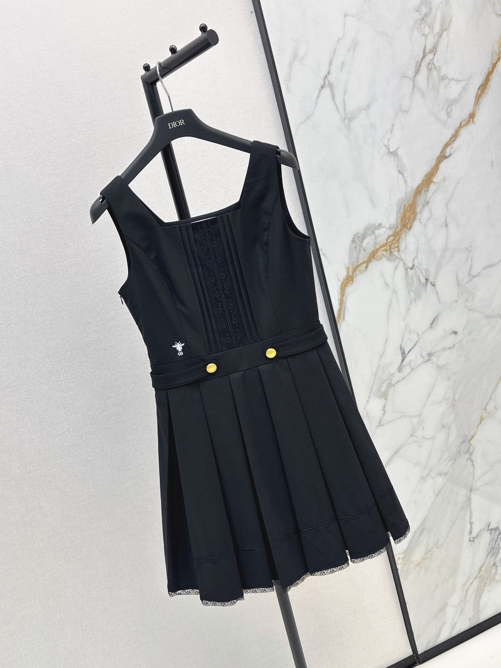 26SS NEW Bee Embroidery Sleeveless Dress 🖤