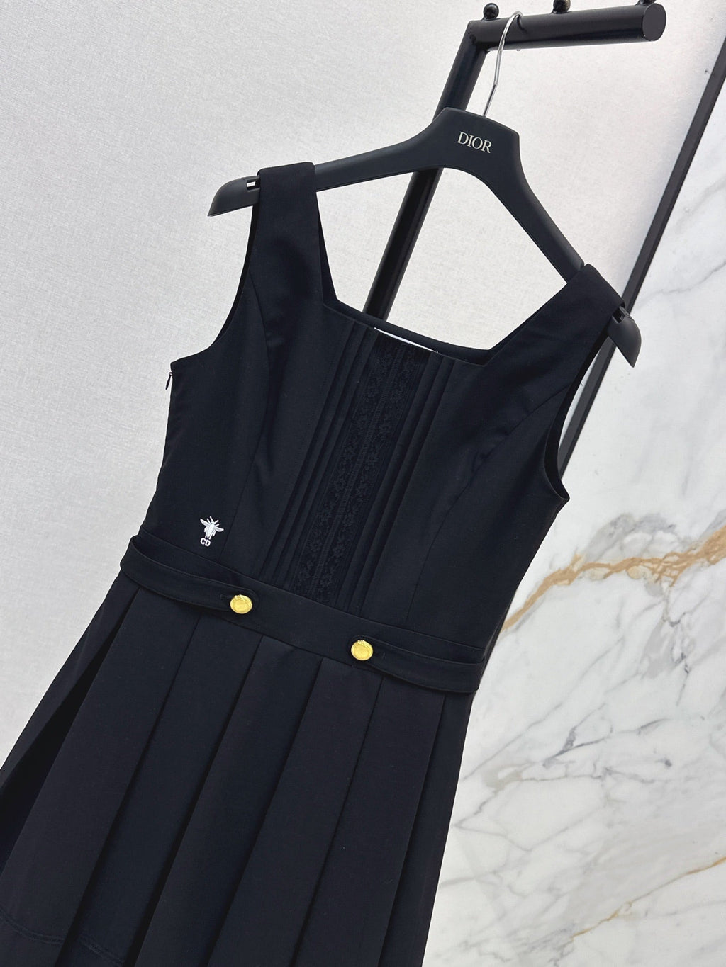 26SS NEW Bee Embroidery Sleeveless Dress 🖤