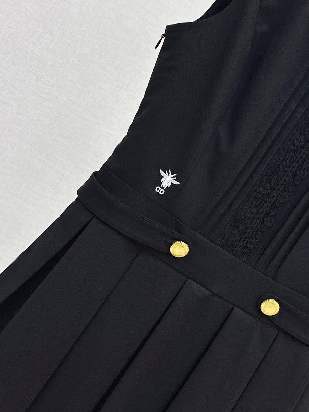 26SS NEW Bee Embroidery Sleeveless Dress 🖤