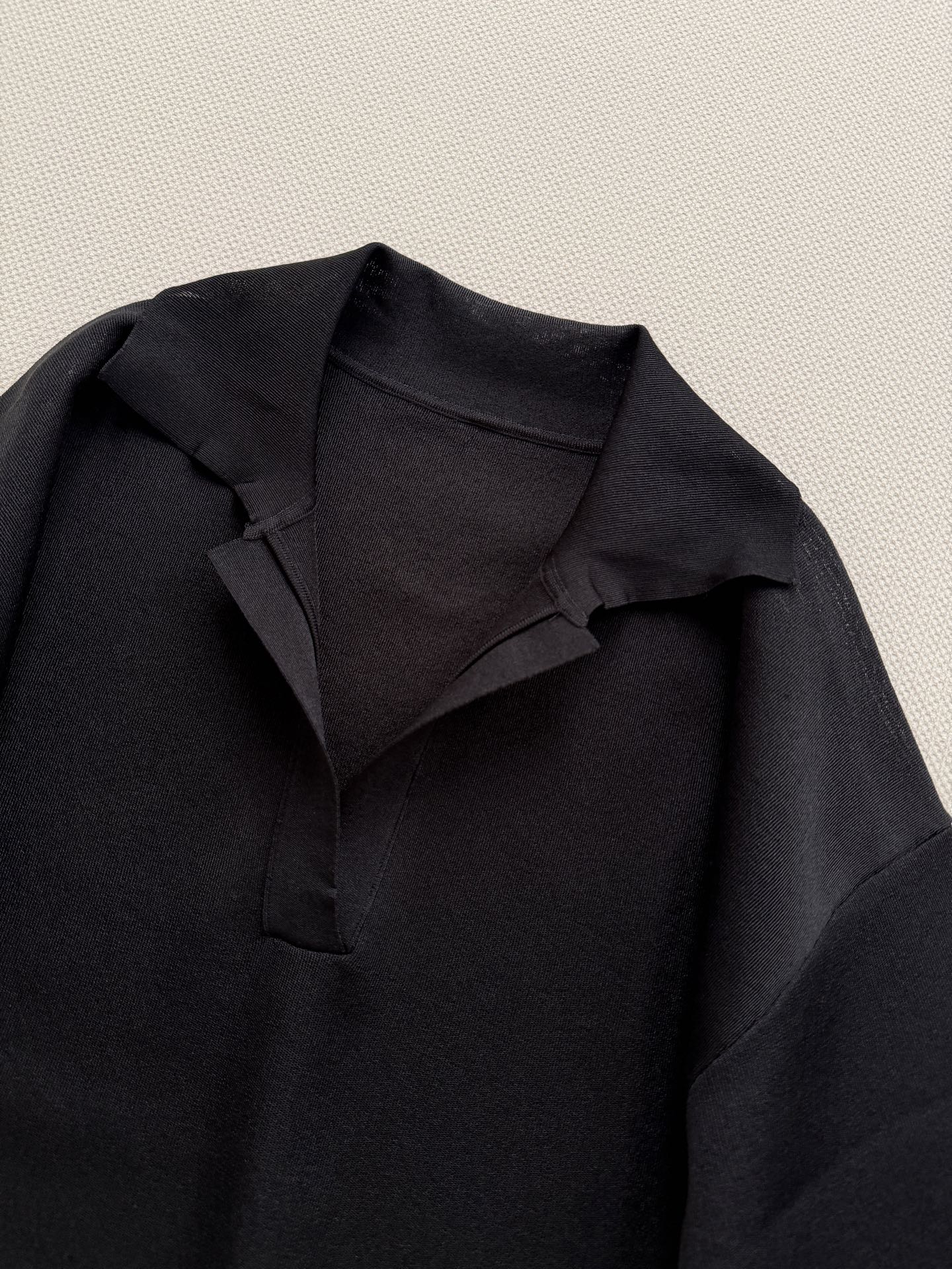 26SS NEW Black Collared Loose-fitting Pullover