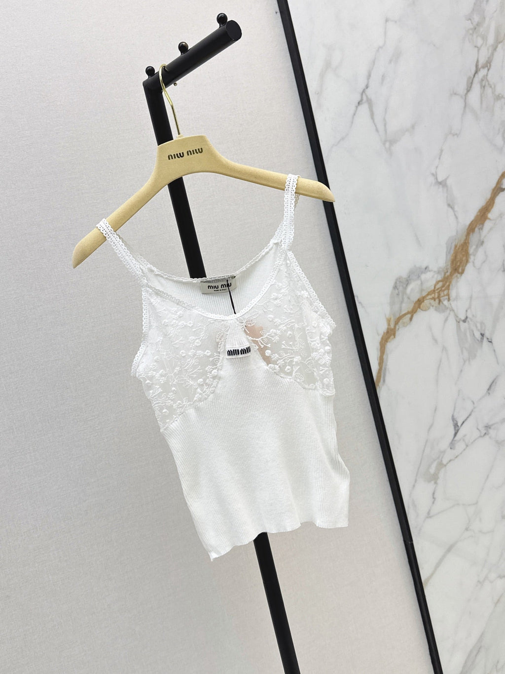 26SS NEW Lace-trimmed camisole knit top 🤍