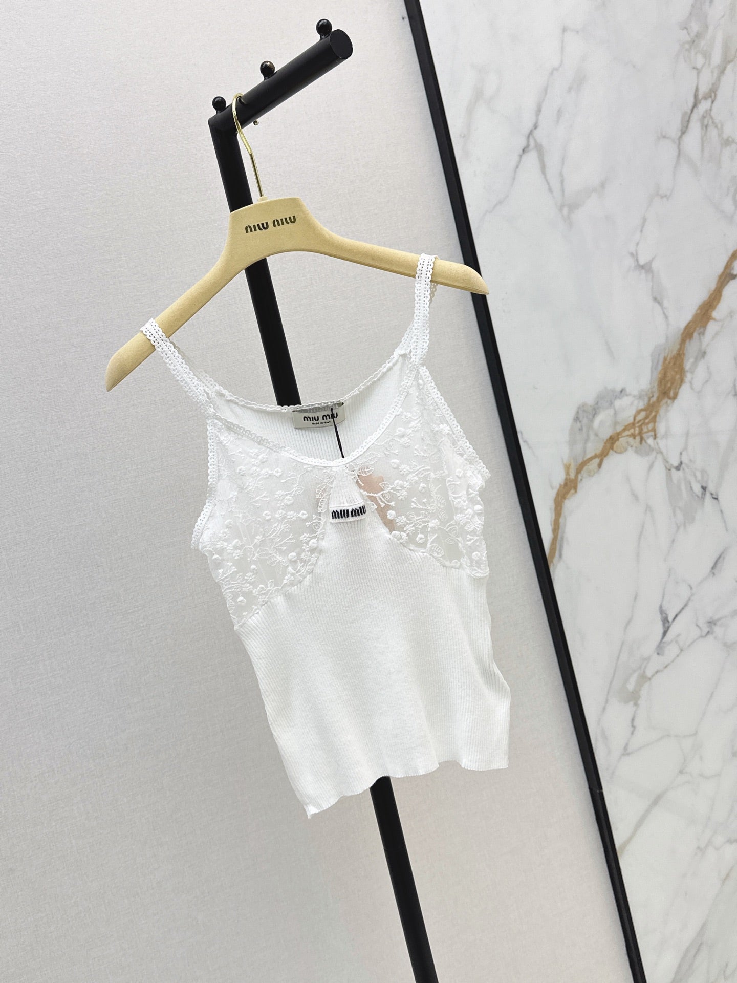 26SS NEW Lace-trimmed camisole knit top 🤍