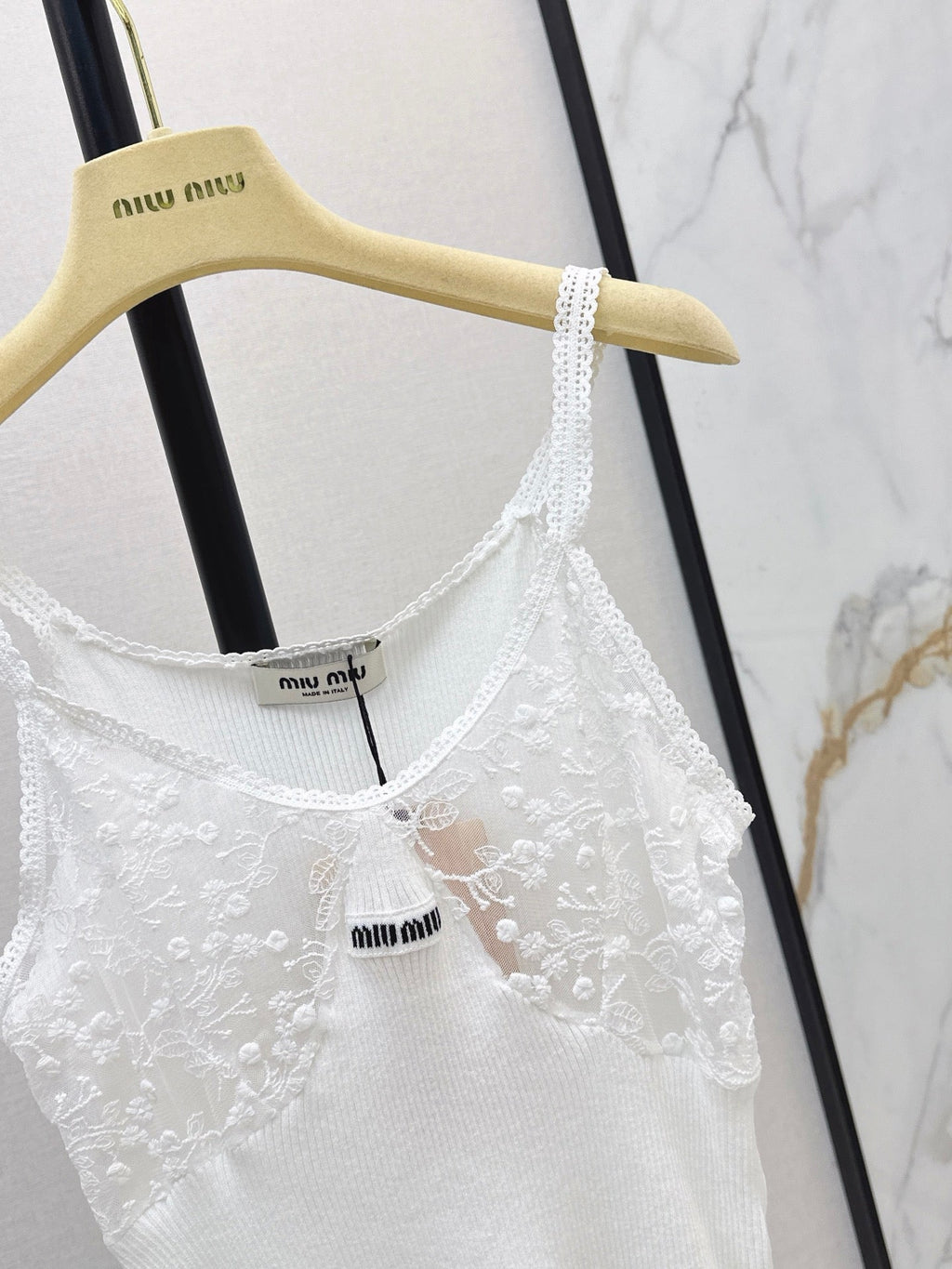 26SS NEW Lace-trimmed camisole knit top 🤍