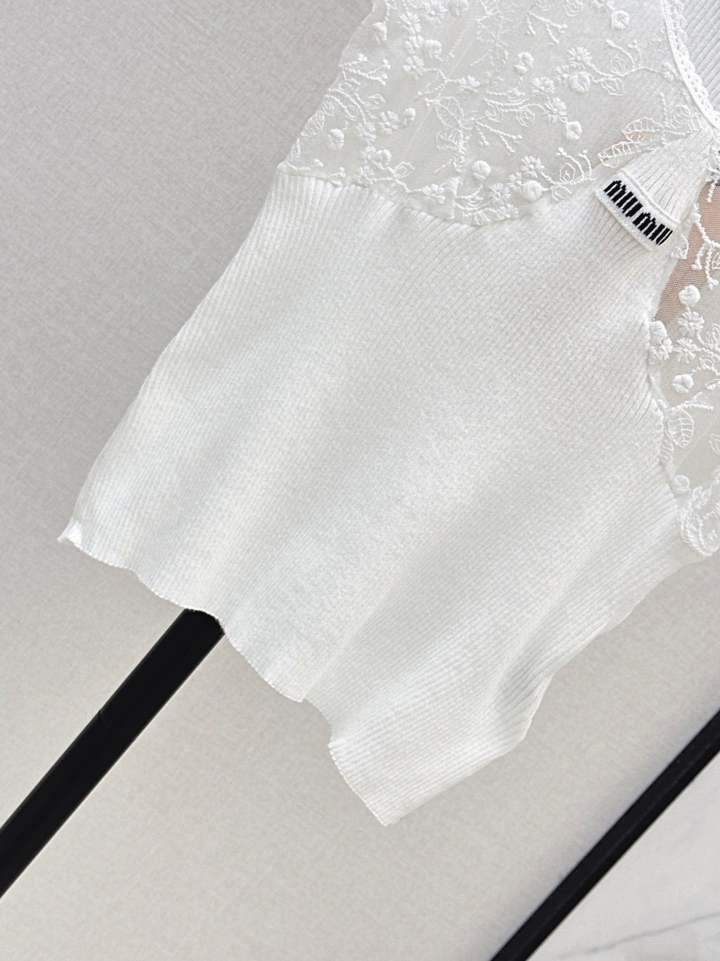26SS NEW Lace-trimmed camisole knit top 🤍