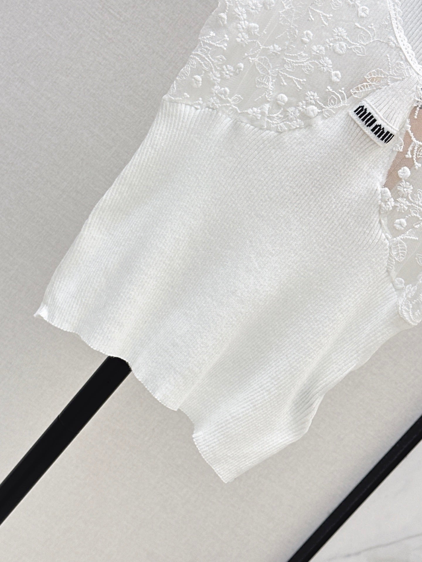 26SS NEW Lace-trimmed camisole knit top 🤍