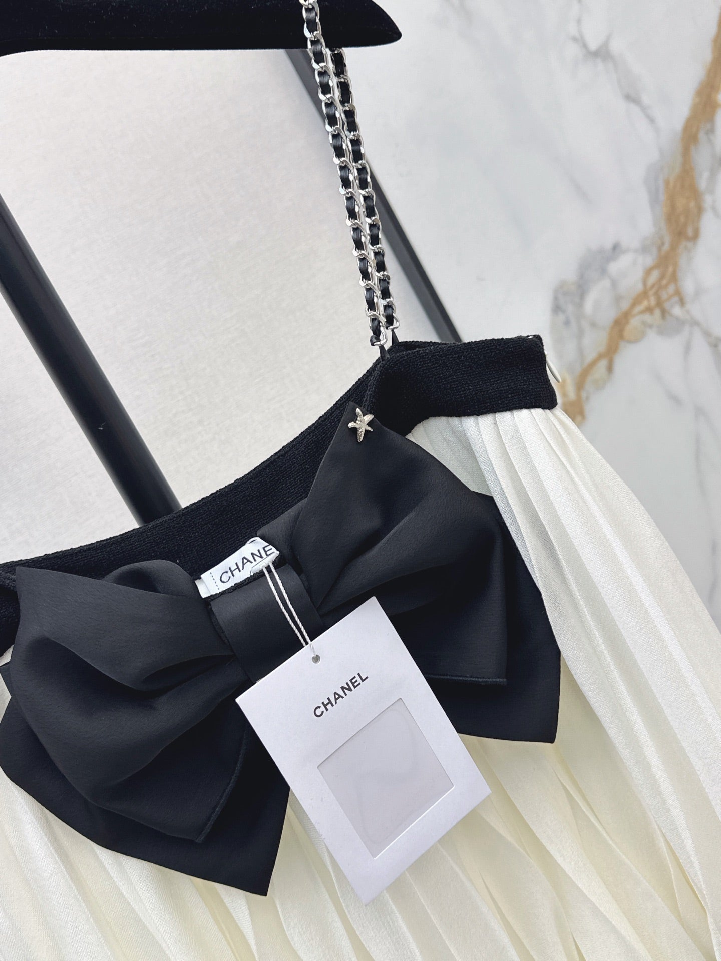 26SS NEW Color-blocked bow-decorated chain strapless camisole 🖤
