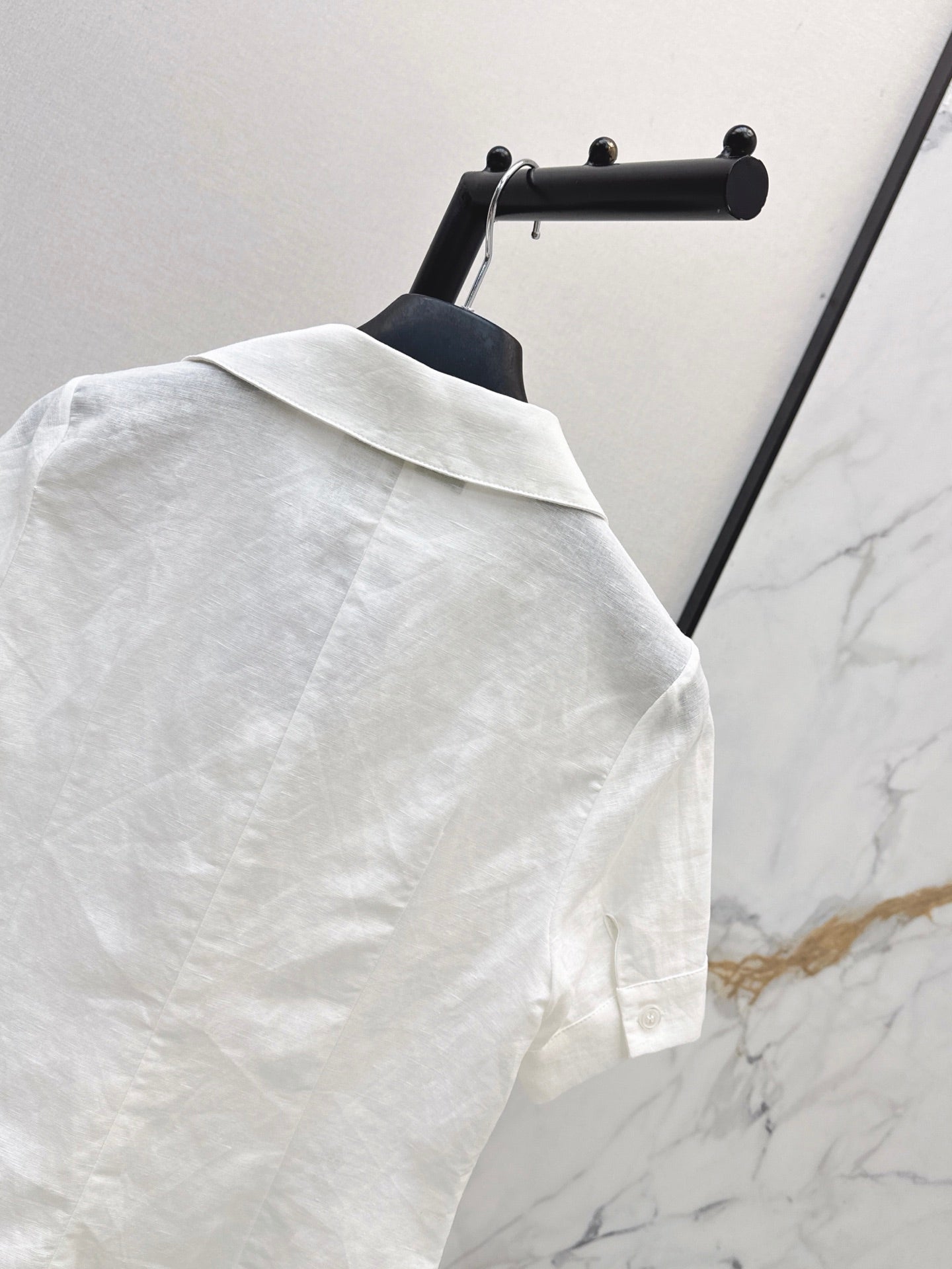 26SS New: French-style minimalist, soft-and-elegant short-sleeved linen shirt with a fitted waist 🤍