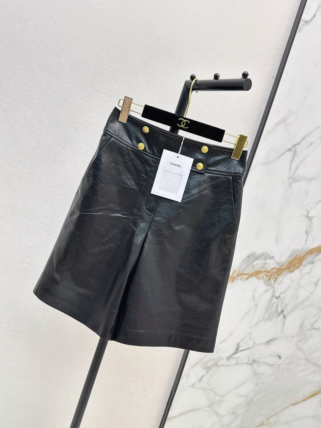 26SS New Runway Style: Vintage-Inspired Leather Workwear Bermuda Shorts 🖤