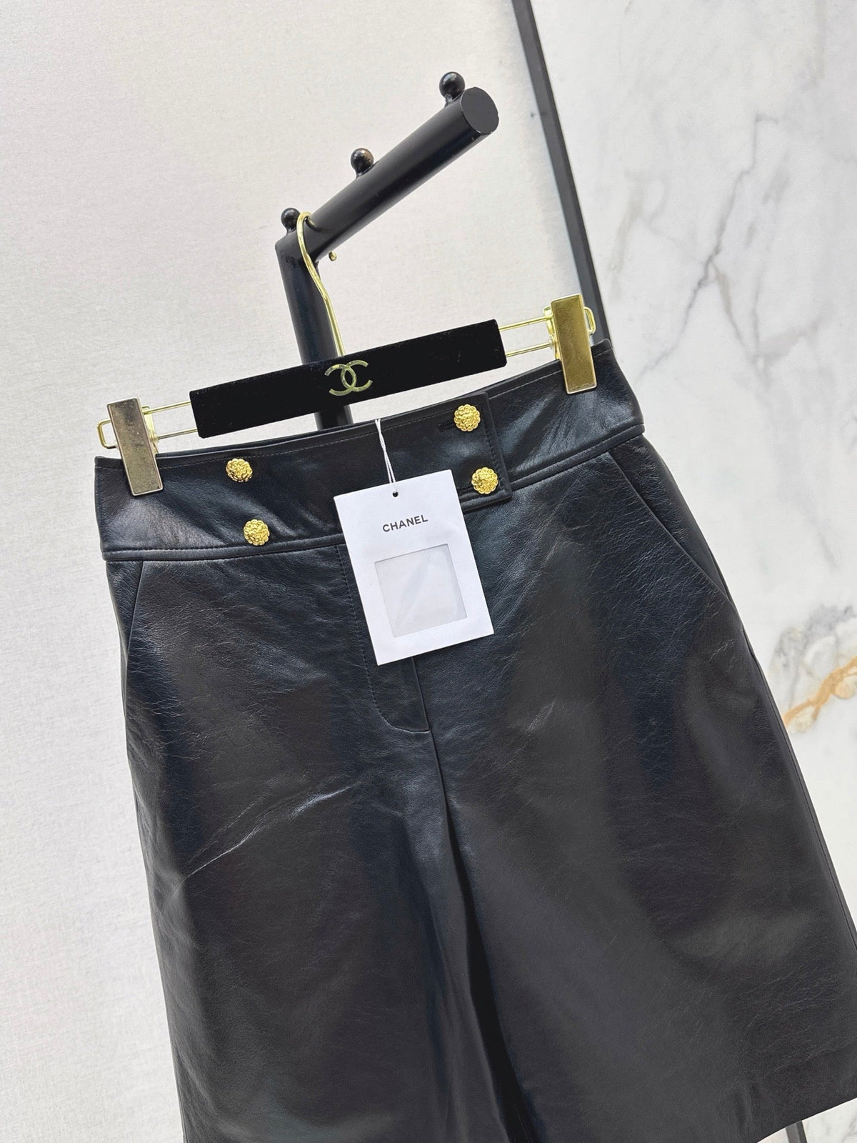 26SS New Runway Style: Vintage-Inspired Leather Workwear Bermuda Shorts 🖤