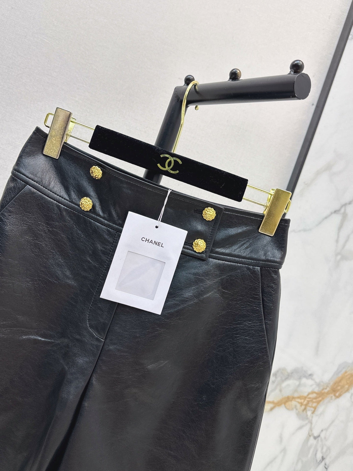 26SS New Runway Style: Vintage-Inspired Leather Workwear Bermuda Shorts 🖤