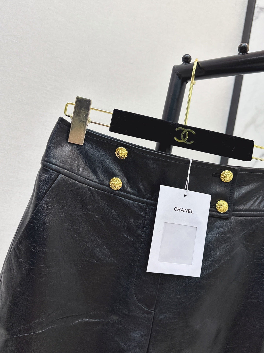 26SS New Runway Style: Vintage-Inspired Leather Workwear Bermuda Shorts 🖤