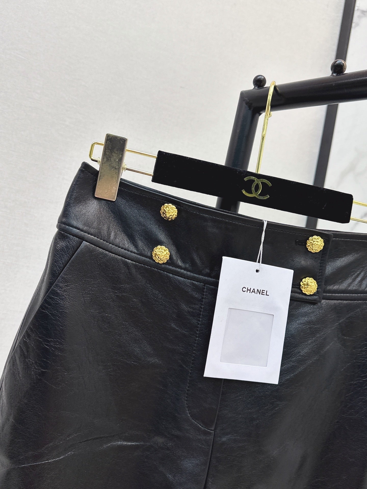 26SS New Runway Style: Vintage-Inspired Leather Workwear Bermuda Shorts 🖤