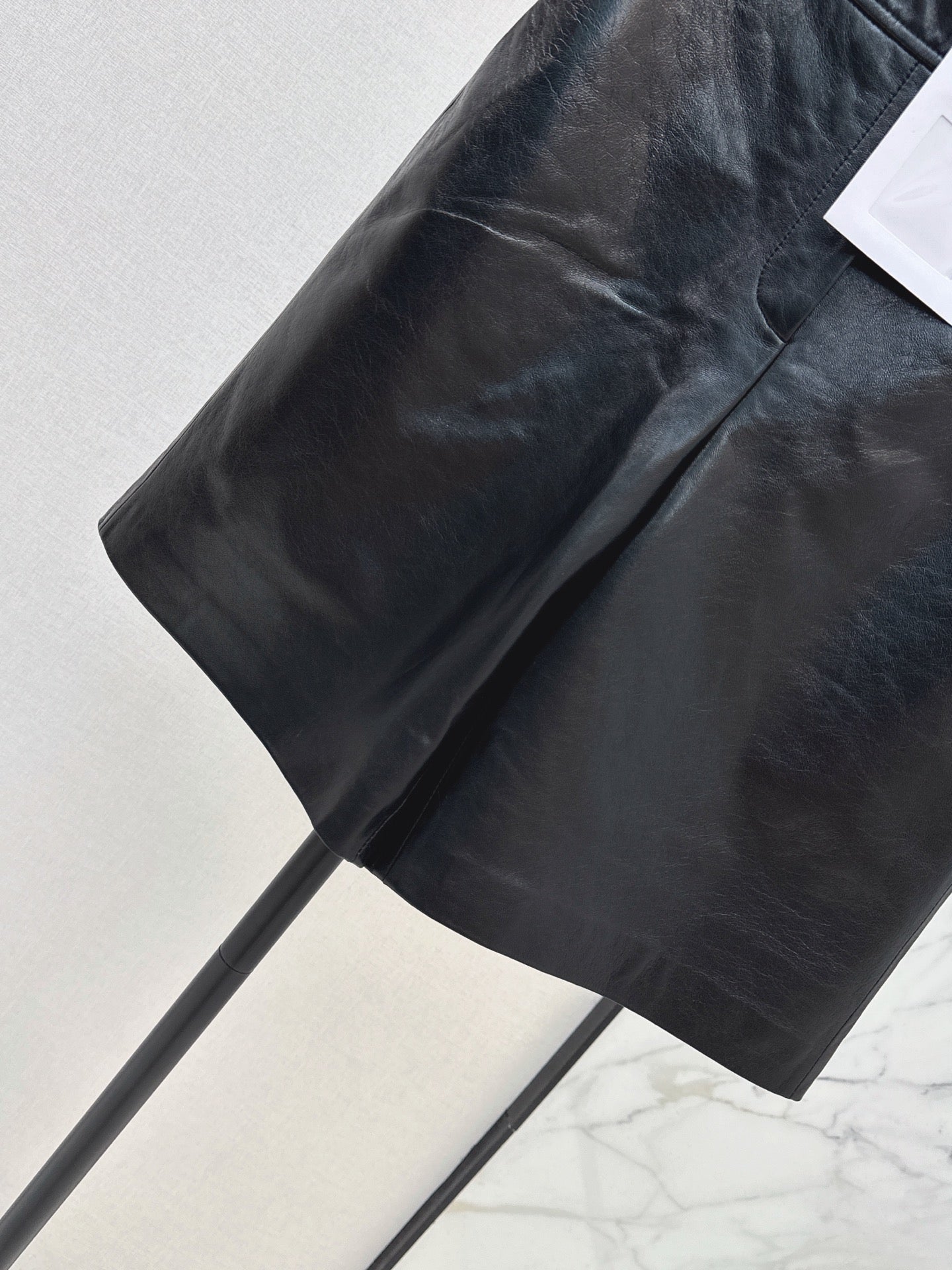 26SS New Runway Style: Vintage-Inspired Leather Workwear Bermuda Shorts 🖤