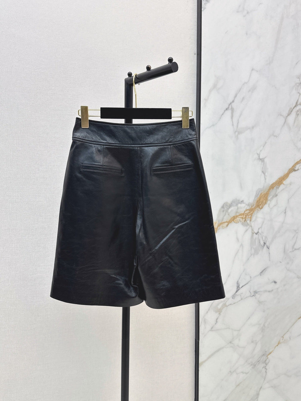 26SS New Runway Style: Vintage-Inspired Leather Workwear Bermuda Shorts 🖤
