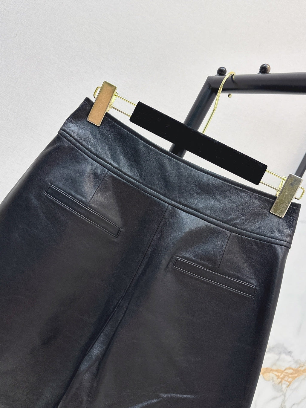 26SS New Runway Style: Vintage-Inspired Leather Workwear Bermuda Shorts 🖤