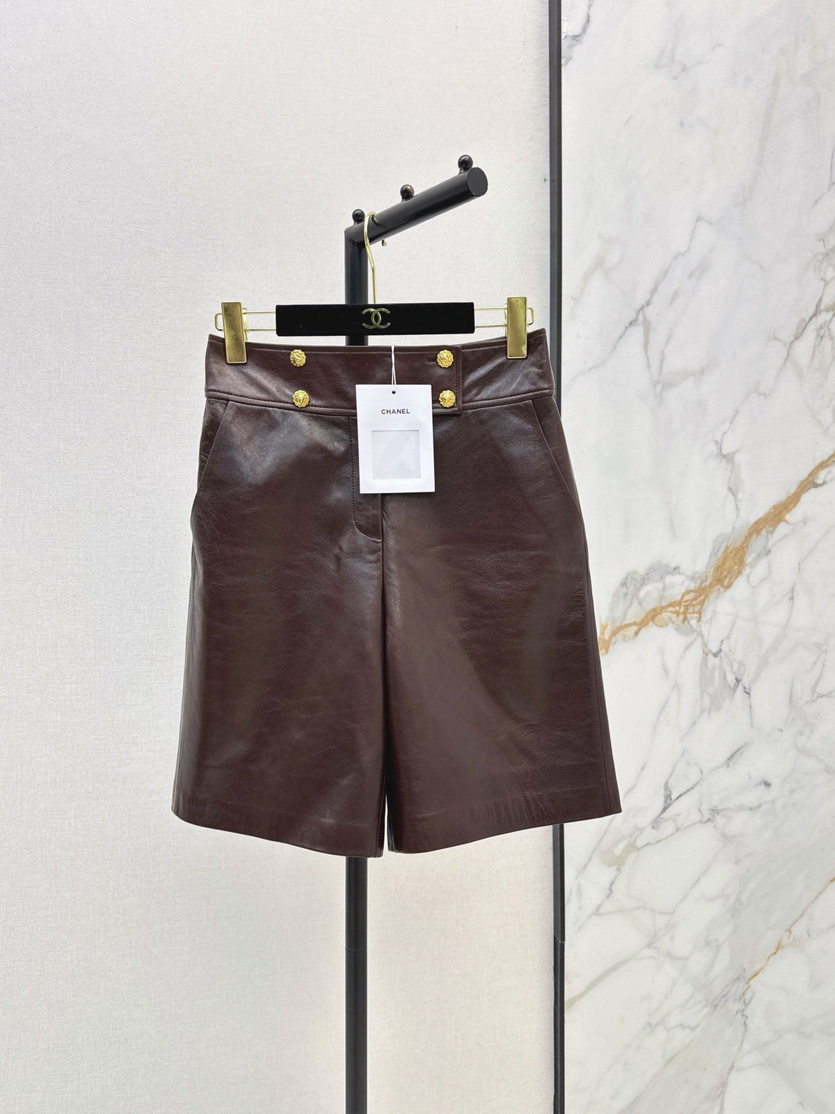 26SS New Runway Style: Vintage-Inspired Leather Workwear Bermuda Shorts 🖤