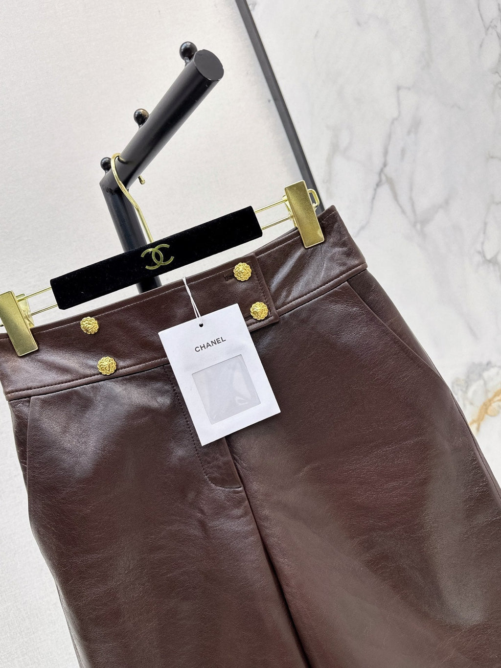 26SS New Runway Style: Vintage-Inspired Leather Workwear Bermuda Shorts 🖤