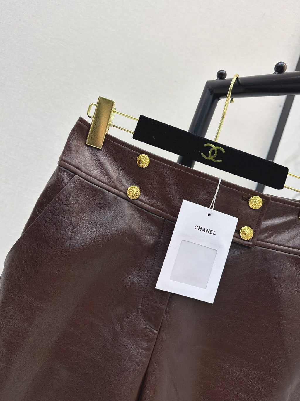 26SS New Runway Style: Vintage-Inspired Leather Workwear Bermuda Shorts 🖤