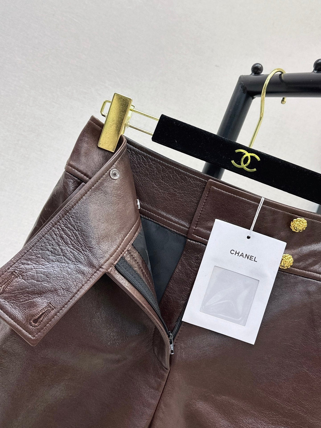 26SS New Runway Style: Vintage-Inspired Leather Workwear Bermuda Shorts 🖤