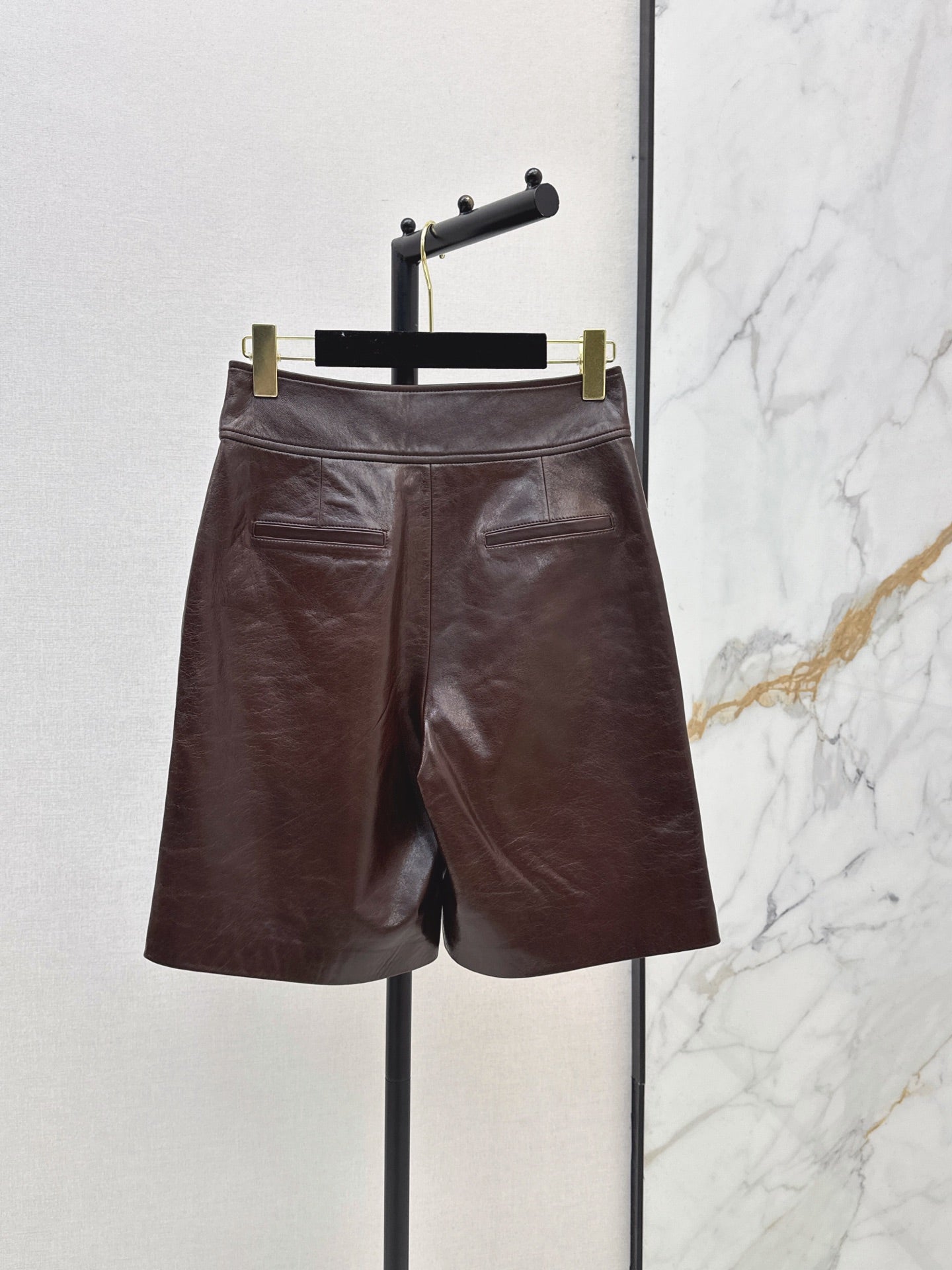 26SS New Runway Style: Vintage-Inspired Leather Workwear Bermuda Shorts 🖤