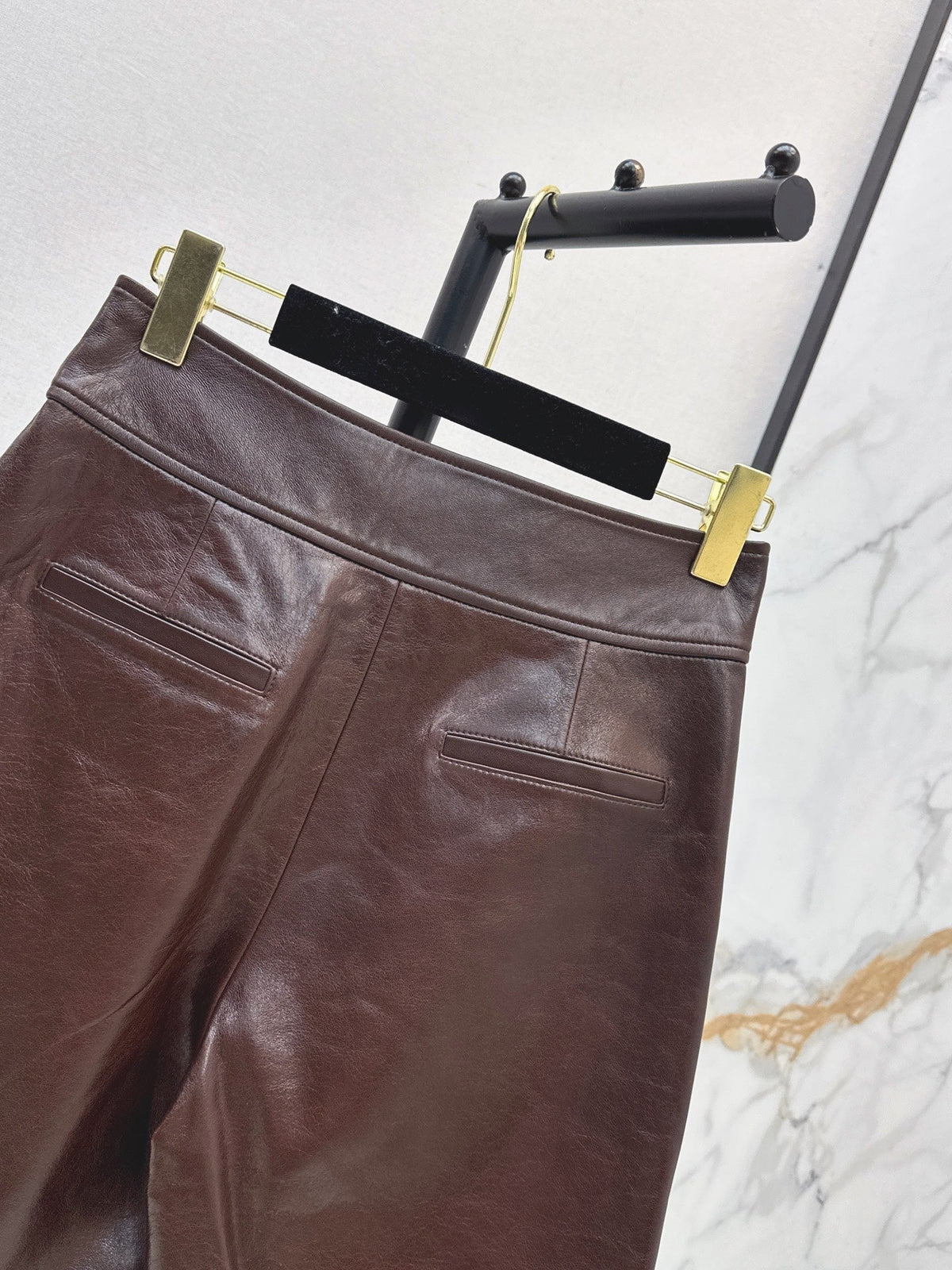 26SS New Runway Style: Vintage-Inspired Leather Workwear Bermuda Shorts 🖤