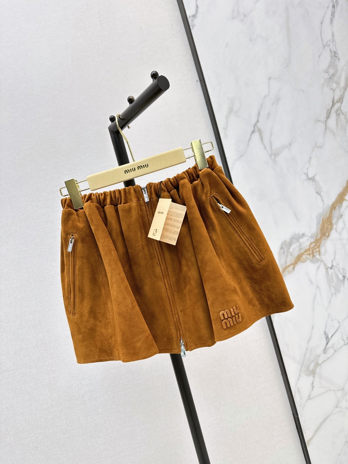 ❤️‍🔥Limited edition❤️‍🔥  26SS New Suede-Finish Pleated Mini Skirt with Zipper Detail 🤎