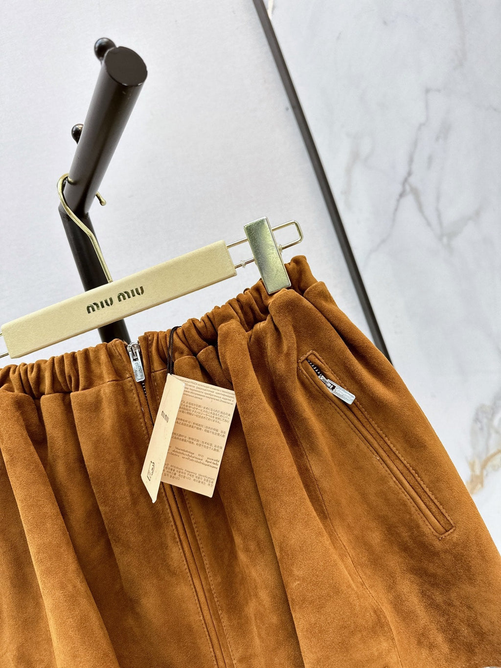 ❤️‍🔥Limited edition❤️‍🔥  26SS New Suede-Finish Pleated Mini Skirt with Zipper Detail 🤎