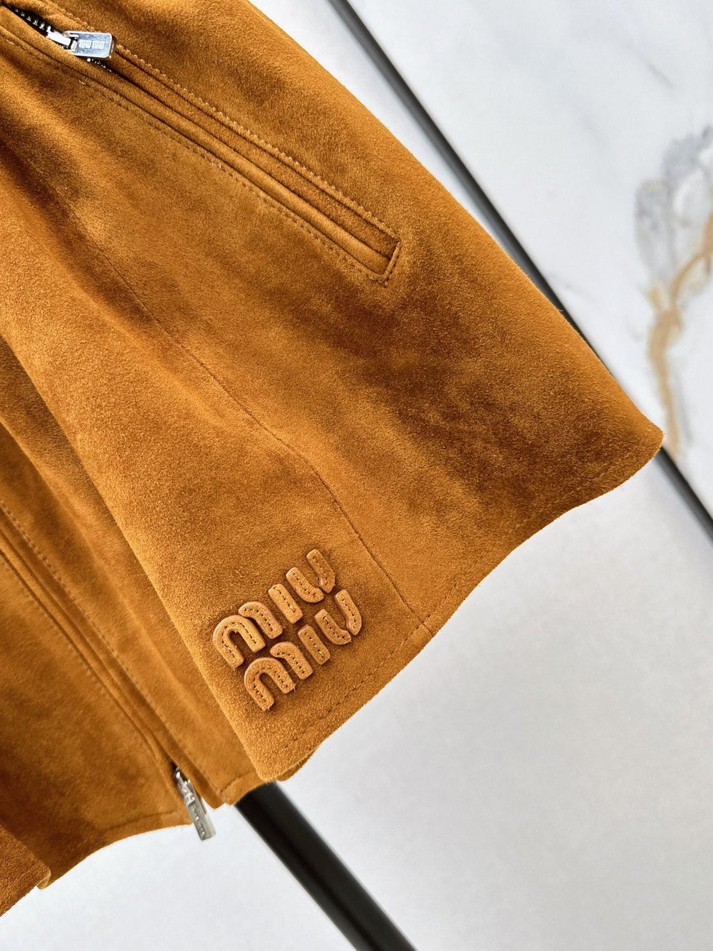 ❤️‍🔥Limited edition❤️‍🔥  26SS New Suede-Finish Pleated Mini Skirt with Zipper Detail 🤎