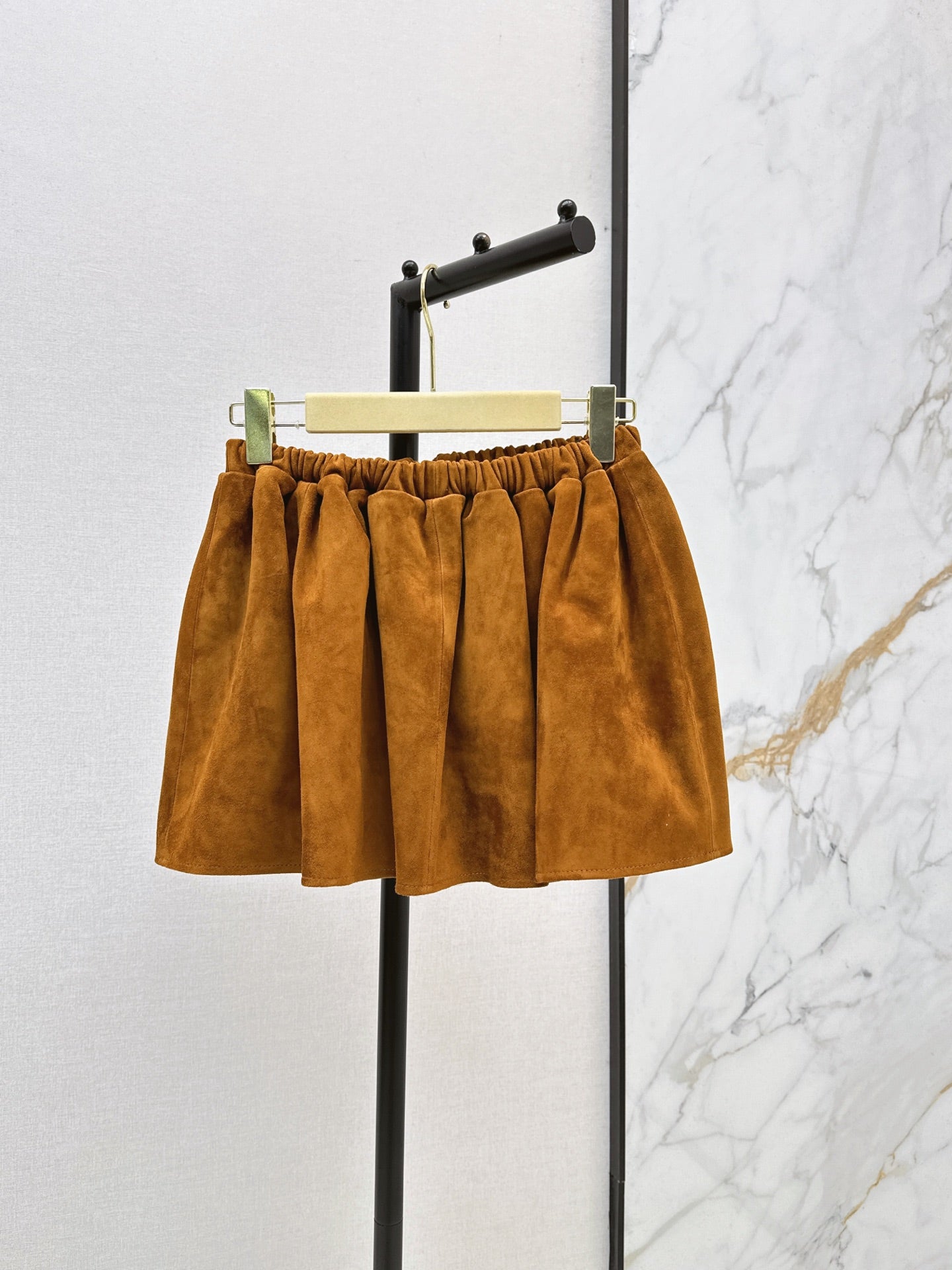 ❤️‍🔥Limited edition❤️‍🔥  26SS New Suede-Finish Pleated Mini Skirt with Zipper Detail 🤎