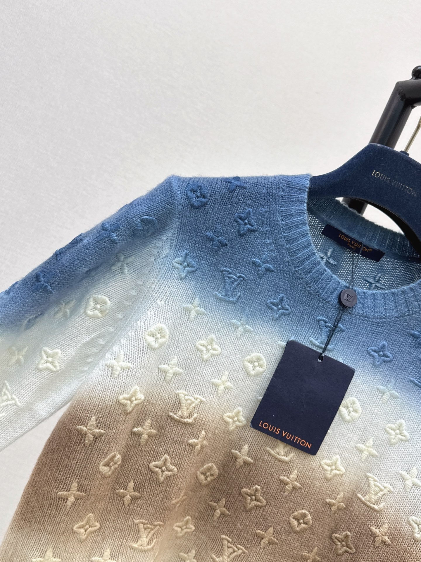 26SS New Gradient Tie-Dye Cashmere Knit with Embossed Logo 🩵